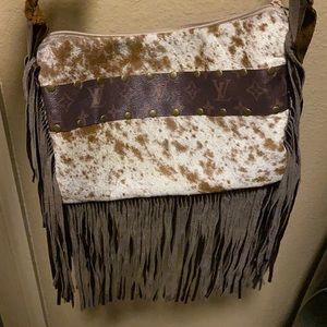 Hide and leather shoulder bag